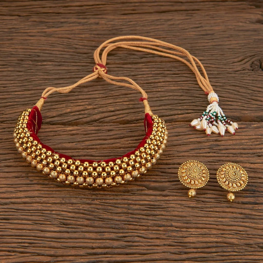 Kolhapuri Thushi Necklace Set with Earrings